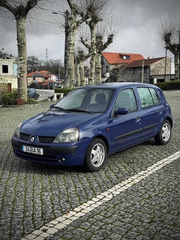 Usado Renault Clio II 80 HP (58 kW) 2002 Azul