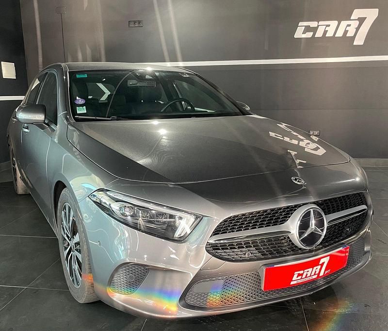 Cinza Usado 2021 Mercedes A180 Advanced Sedan | € 23.500 (Preço justo) - Imagem 1/4