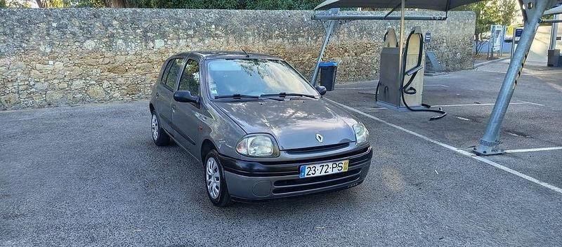 Usado 2000 Renault Clio II Sedan | € 1.250 (Preço justo) - Imagem 1/4