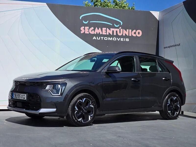 Cinza Usado 2023 Kia e-Niro SUV | € 28.490 (Preço justo) - Imagem 1/4