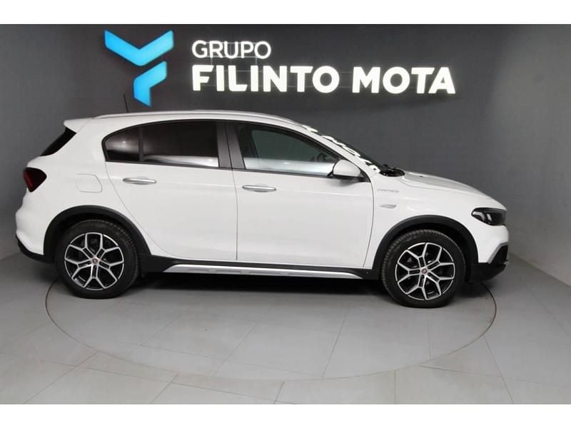 Usado Fiat Tipo Cross 101 HP (74 kW) 2023 Branco Sedan