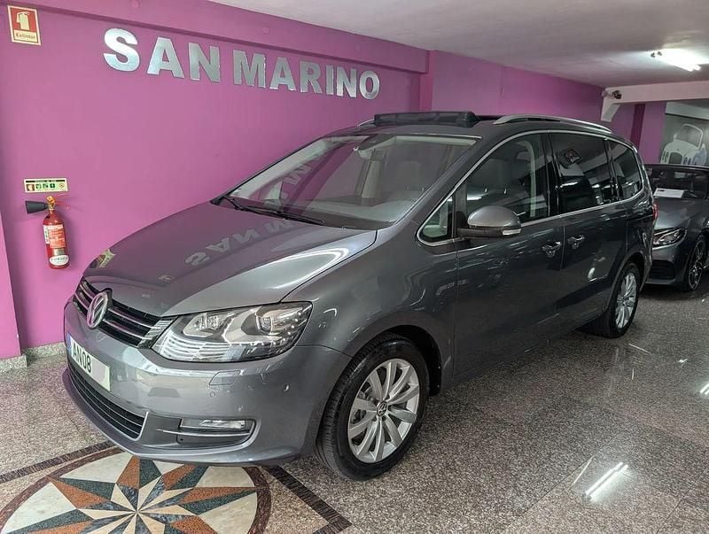 Cinza Usado 2022 VW Sharan Highline Monovolume | € 36.900 - Imagem 1/4