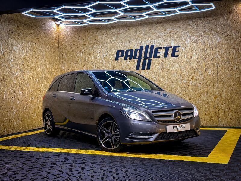 Cinzento Usado 2012 Mercedes B180 Monovolume | € 13.500 (Caro) - Imagem 1/4
