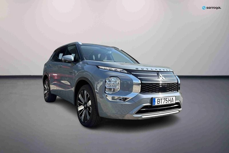 Cinzento Usado 2025 Mitsubishi Outlander P-HEV Instyle SUV | € 54.900 - Imagem 1/4
