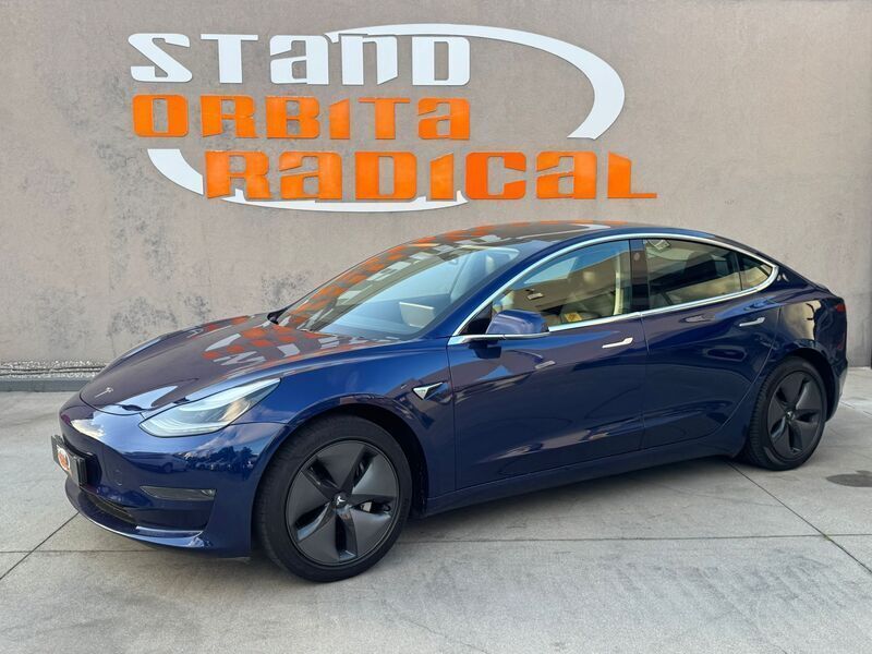 Azul Usado 2019 Tesla Model 3 Standard Range Sedan | € 21.990 (Preço justo) - Imagem 1/4