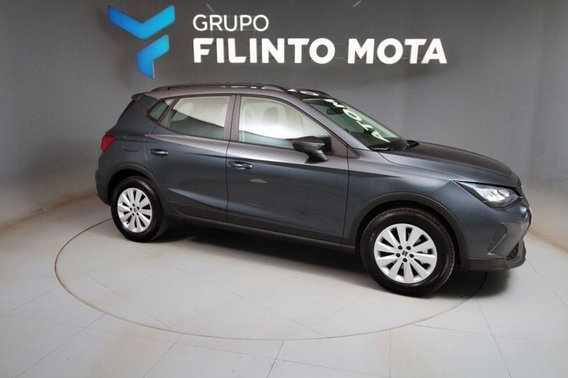 Cinzento Usado 2023 Seat Arona Style SUV | € 15.200 (Bom preço) - Imagem 1/1