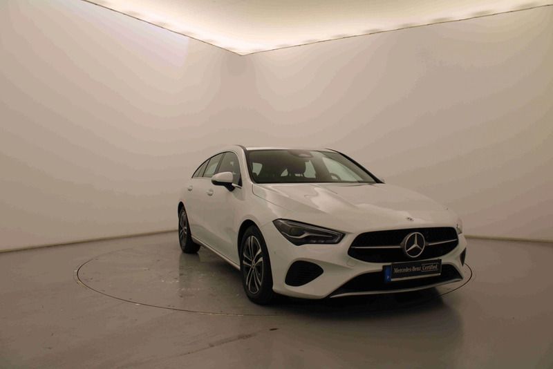 Branco Usado 2024 Mercedes CLA180 Sedan | € 42.990 (Caro) - Imagem 1/4