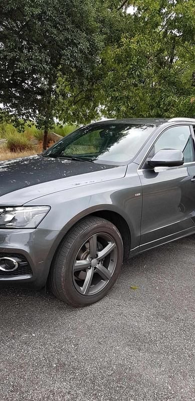 Cinzento Usado 2012 Audi Q5 SUV | € 18.500 (Preço justo) - Imagem 1/4