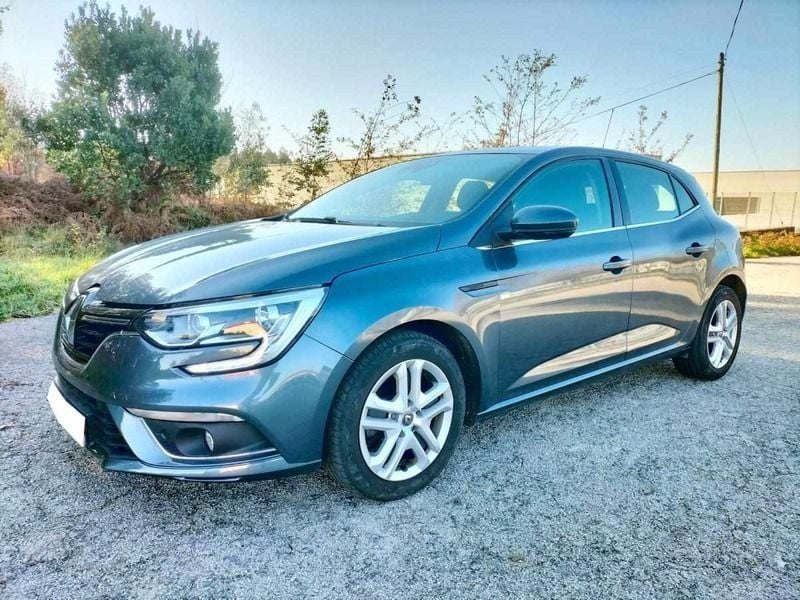 Cinzento Usado 2020 Renault Mégane IV | € 17.300 (Bom preço) - Imagem 1/4