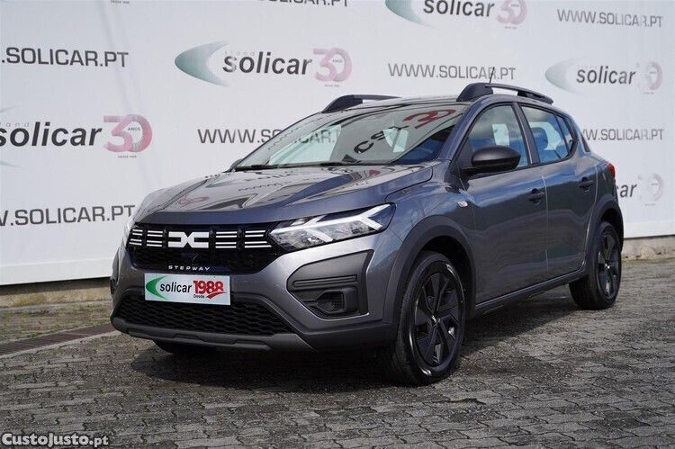 Cinza Usado 2025 Dacia Sandero Essentiel Citadino | € 20.000 (Preço elevado) - Imagem 1/1