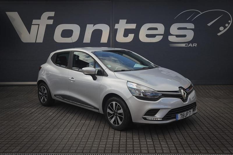 Cinzento Usado 2018 Renault Clio IV | € 12.480 (Preço justo) - Imagem 1/4
