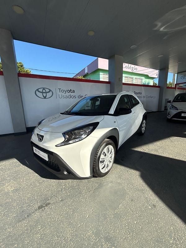 Branco Usado 2024 Toyota Aygo Play Citadino | € 17.750 (Preço elevado) - Imagem 1/4