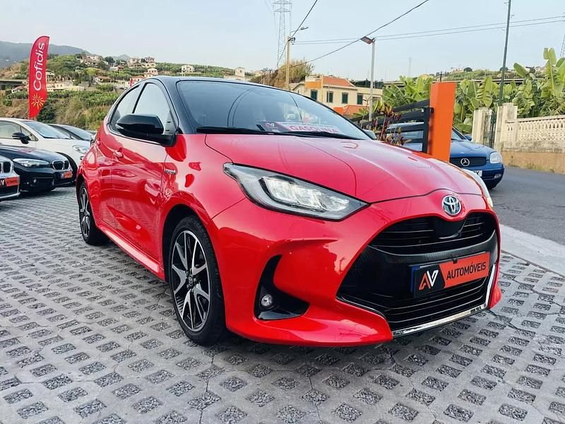 Vermelho Usado 2021 Toyota Yaris Hybrid | € 22.950 (Caro) - Imagem 1/4