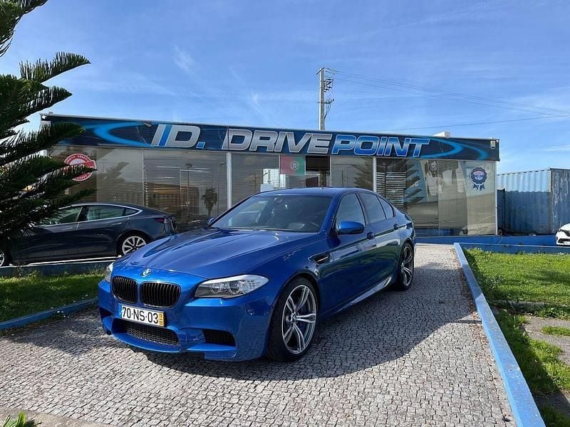 Azul Usado 2013 BMW M5 Comfort Edition Sedan | € 52.900 - Imagem 1/4