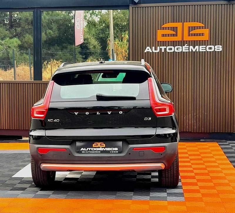 Usado Volvo XC40 Momentum 150 HP (110 kW) 2018 Preto SUV