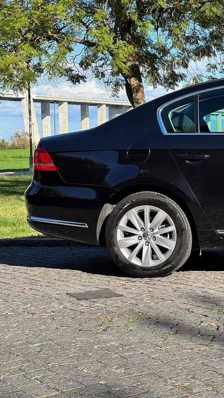 Usado VW Passat 105 HP (77 kW) 2011 Preto Sedan