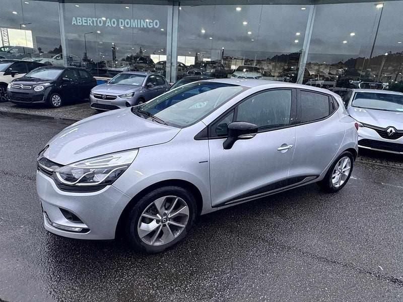 Cinzento Usado 2017 Renault Clio IV | € 10.480 (Super Preço) - Imagem 1/4