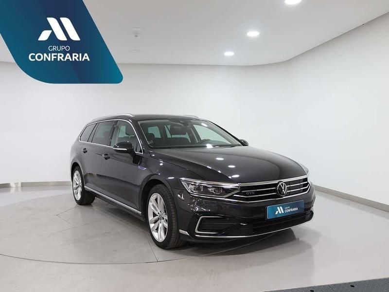 Cinzento Usado 2021 VW Passat GTE Carrinha | € 24.180 (Preço elevado) - Imagem 1/4