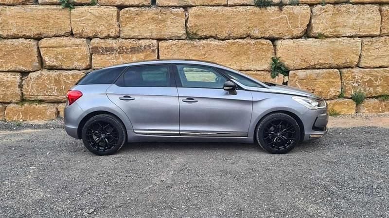 Usado DS Automobiles DS5 Be Chic 120 HP (88 kW) 2018 Cinzento (metalizado) Citadino