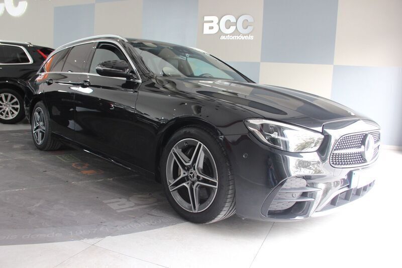 Preto Usado 2021 Mercedes E220 AMG line Sedan | € 39.990 (Bom preço) - Imagem 1/4