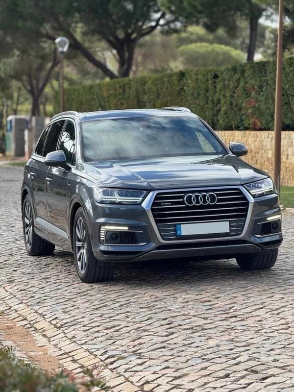 Cinzento Usado 2017 Audi Q7 SUV | € 39.500 - Imagem 1/4