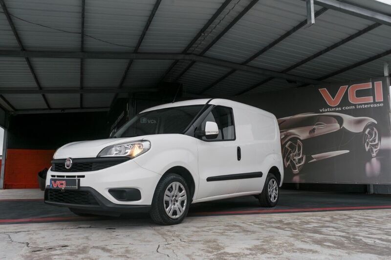 Branco Usado 2016 Fiat Doblò Easy Monovolume | € 9.999 (Preço justo) - Imagem 1/4