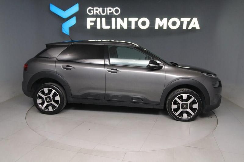 Cinza Usado 2020 Citroën C4 Shine | € 14.990 (Bom preço) - Imagem 1/4