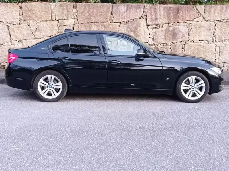 Usado BMW 330e iPerformance 252 HP (185 kW) 2019 Preto Sedan