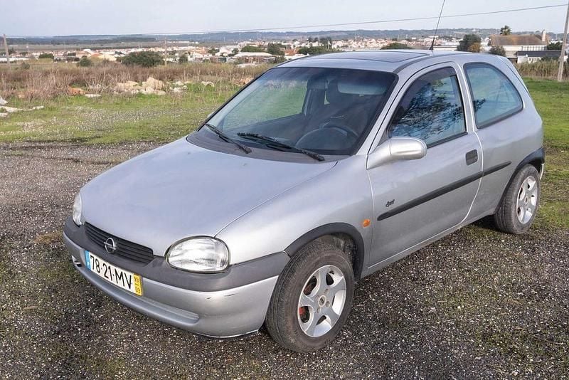 Cinzento Usado 1999 Opel Corsa Citadino | € 1.250 (Bom preço) - Imagem 1/4
