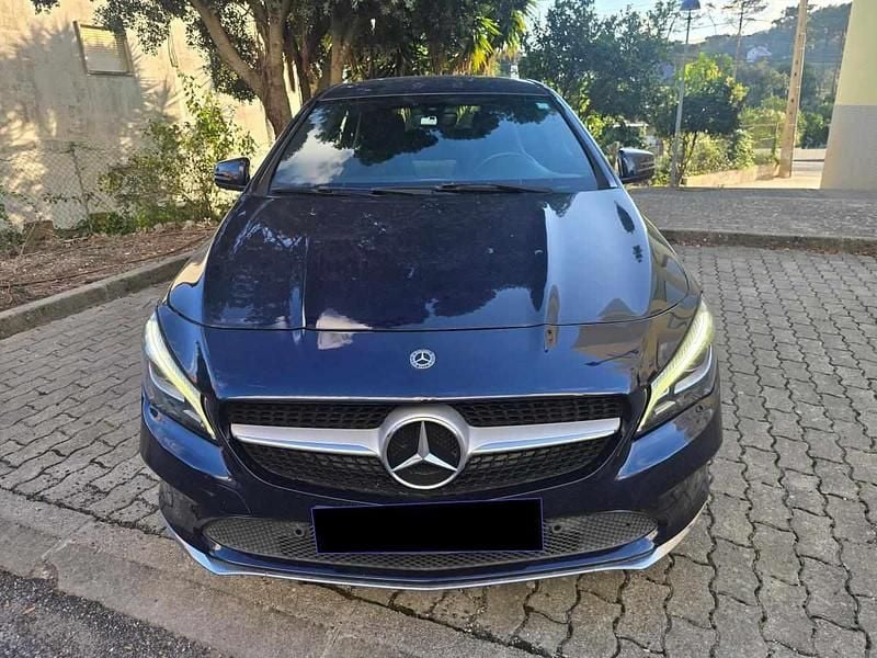Usado Mercedes CLA180 Shooting Brake 109 HP (80 kW) 2017 Azul Carrinha