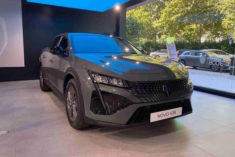 Cinzento Novo 2025 Peugeot 408 Allure Sedan | € 39.579 (Caro) - Imagem 1/4