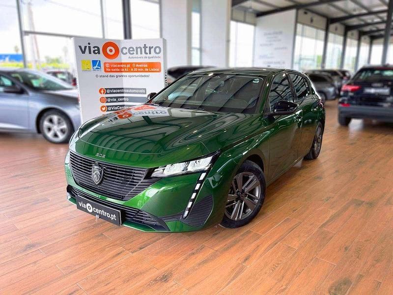 Verde escuro Usado 2023 Peugeot 308 Active Citadino | € 19.650 (Preço justo) - Imagem 1/4
