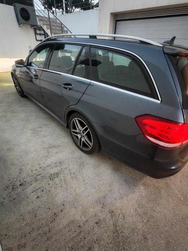Usado Mercedes E250 204 HP (150 kW) 2015 Cinzento Carrinha
