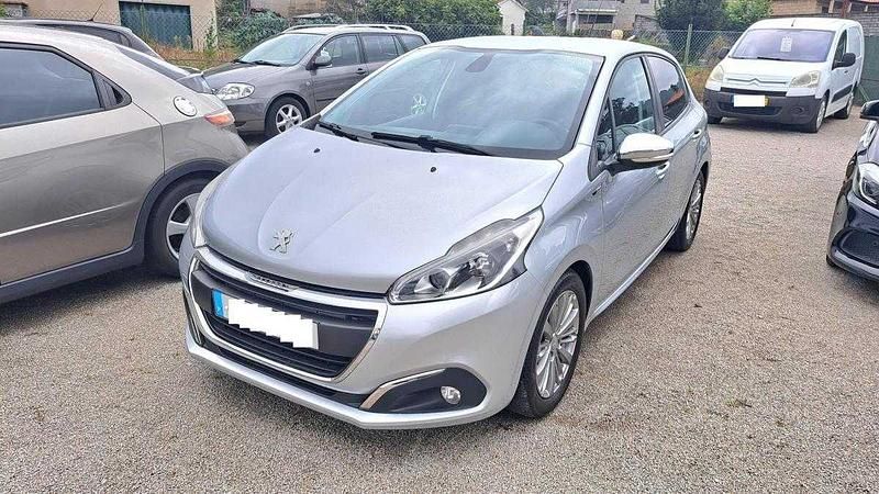 Cinzento Usado 2017 Peugeot 208 Citadino | € 8.750 (Preço justo) - Imagem 1/4