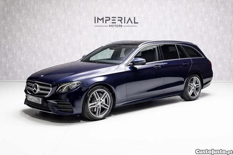 Azul Usado 2016 Mercedes E220 AMG line Sedan | € 26.950 (Caro) - Imagem 1/1
