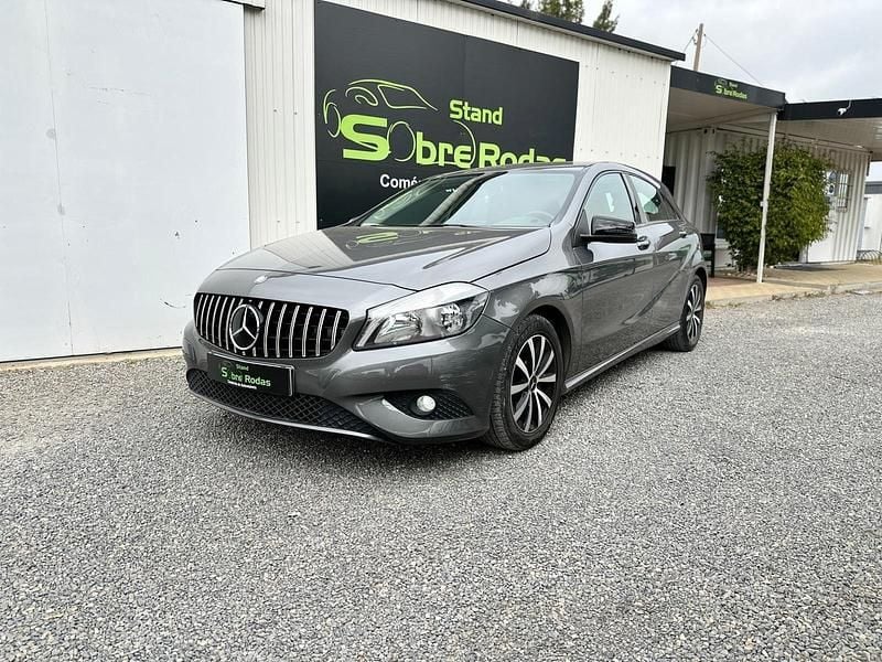 Usado Mercedes A180 109 HP (80 kW) 2015 Cinza