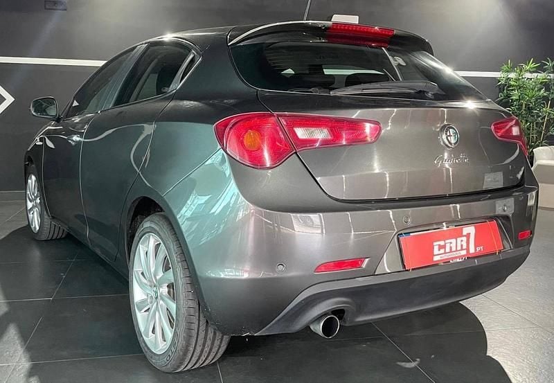 Usado Alfa Romeo Giulietta 105 HP (77 kW) 2013 Cinza Sedan