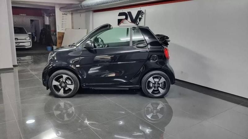 Preto Usado 2021 Smart ForTwo Electric Drive Passion Cabrios | € 13.990 (Bom preço) - Imagem 1/4