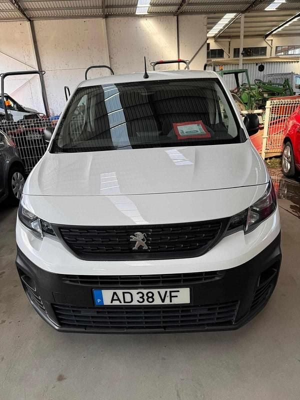 Branco Usado 2020 Peugeot Partner Monovolume | € 14.900 (Preço justo) - Imagem 1/4