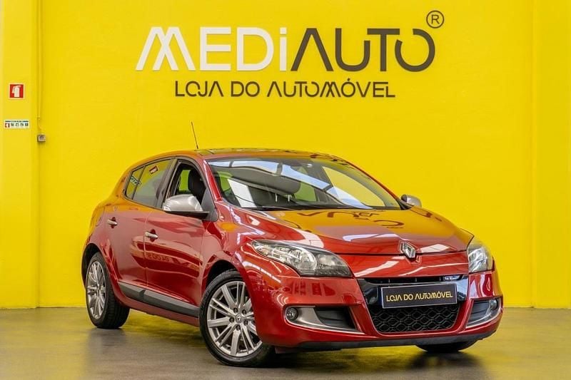 Vermelho Usado 2012 Renault Mégane III Coupé | € 9.990 (Preço justo) - Imagem 1/4