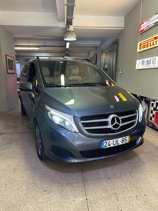 Usado Mercedes V250 Avantgarde 190 HP (139 kW) 2018 Cinza Monovolume