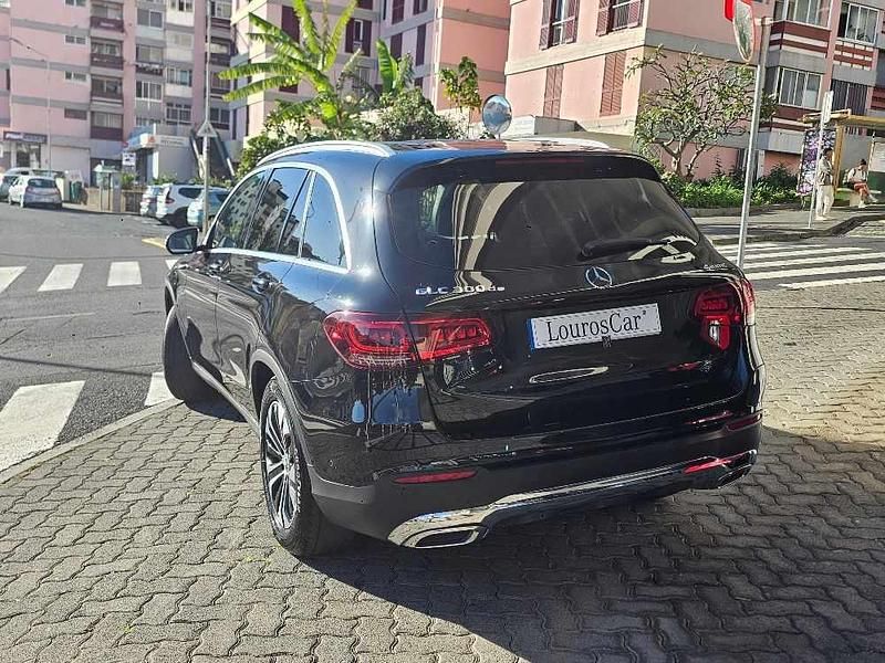 Usado Mercedes GLC300 317 HP (233 kW) 2021 Preto Citadino