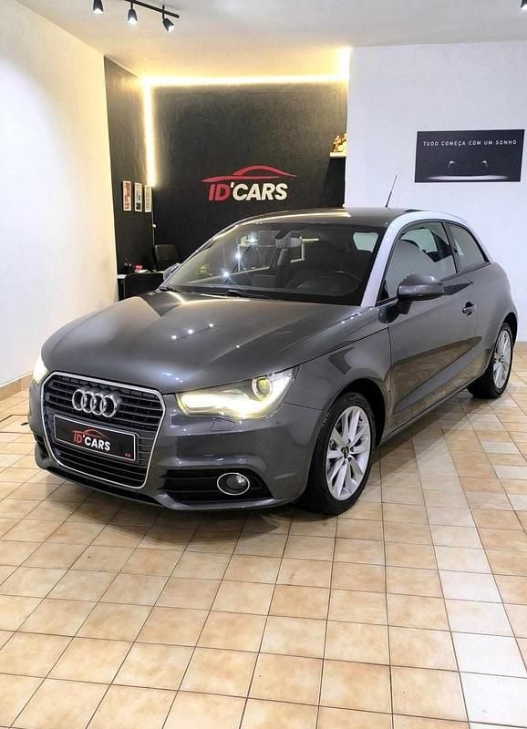 Usado Audi A1 105 HP (77 kW) 2011 Cinzento Citadino