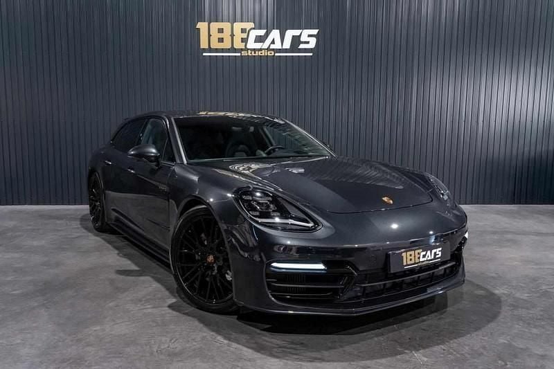 Usado Porsche Panamera Sport Turismo 462 HP (339 kW) 2021 Cinzento Sedan