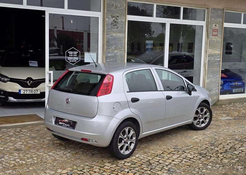 Usado Fiat Punto Easy 69 HP (50 kW) 2018 Cinza Citadino
