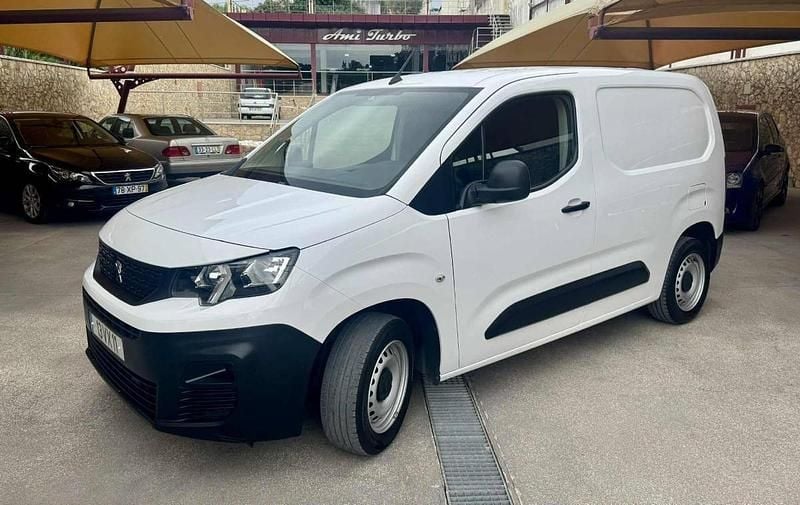 Branco Usado 2019 Peugeot Partner Monovolume | € 11.900 (Preço justo) - Imagem 1/4