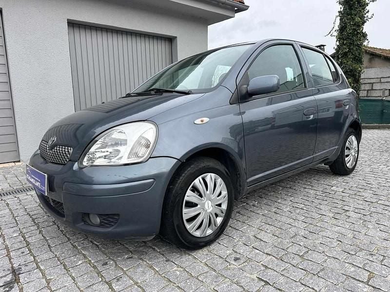 Azul Usado 2004 Toyota Yaris Sol Citadino | € 3.750 - Imagem 1/4