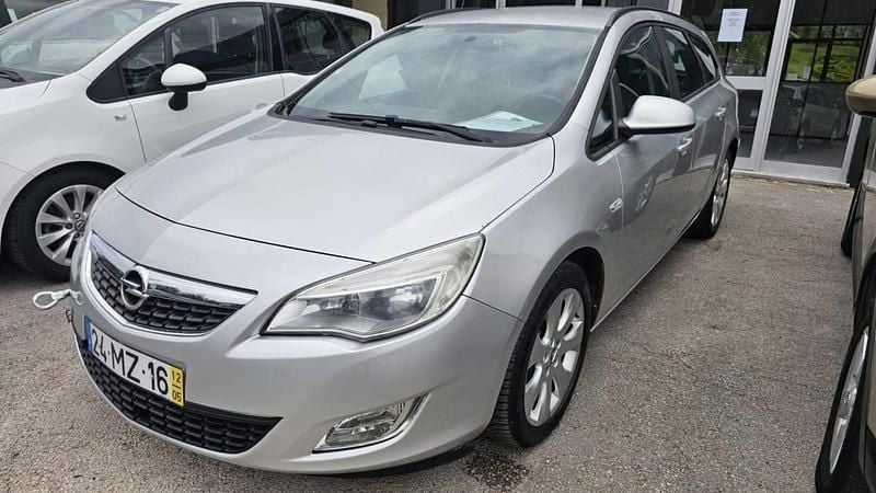Cinzento Usado 2012 Opel Astra | € 5.900 (Preço justo) - Imagem 1/4