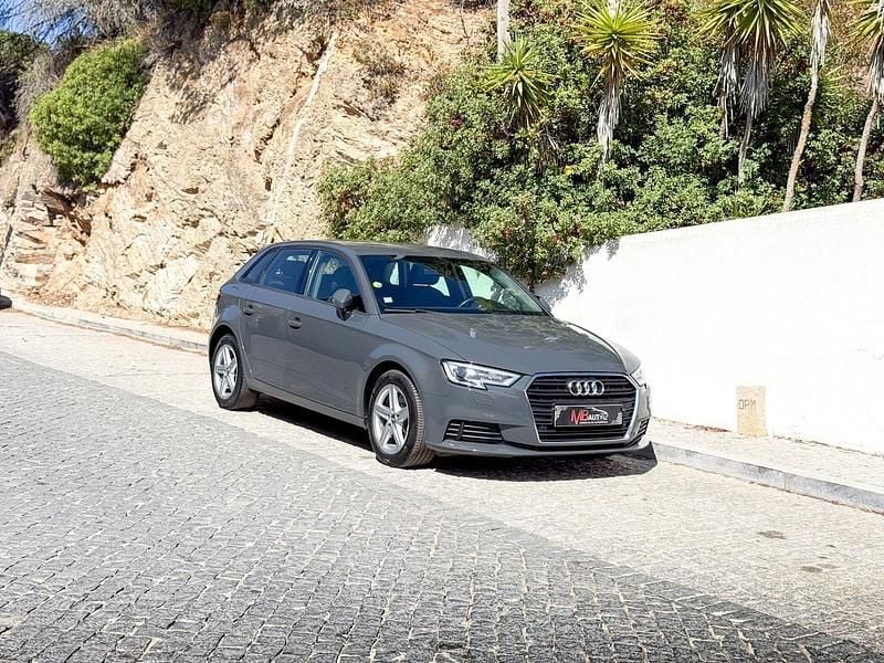 Cinza Usado 2018 Audi A3 Sport Sedan | € 21.500 (Preço justo) - Imagem 1/4
