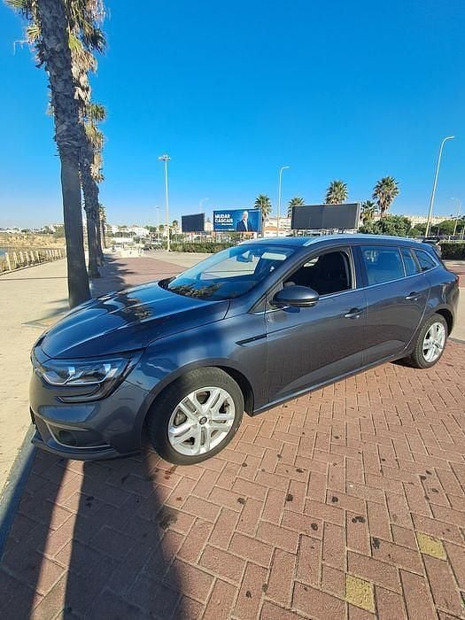 Usado 2018 Renault Mégane IV Zen Sedan | € 11.900 (Preço justo) - Imagem 1/4
